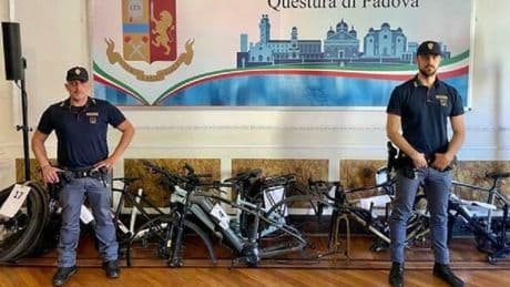 Bici rubate e smontate per un valore di 50mila euro: fermato un furgone diretto in Serbia, 52enne nei guai