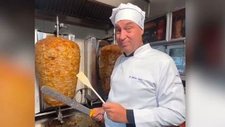 CSU lässt Logo schützen - Söder isst ... jetzt eine eigene Döner-Marke