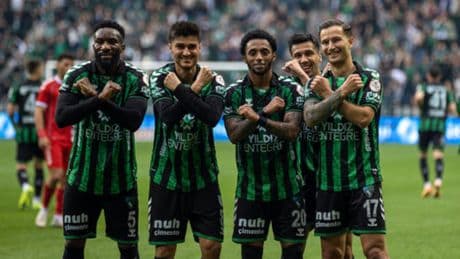 Şampiyon Kocaelispor, evinde 4 attı!