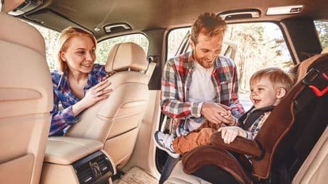 "Les écrans sont des faux amis": comment occuper ses enfants sur la route des vacances?