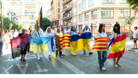 València clama por la paz en Ucrania y exige “más sanciones” a Rusia en una marcha