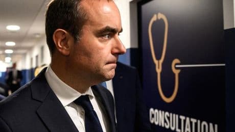 El nuevo primer ministro francés retira la propuesta de anular dos días festivos del calendario laboral