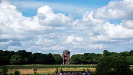 Kriminalität: Leiche im Hamburger Stadtpark gefunden - Festnahme