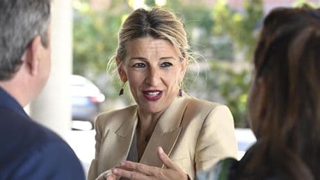 Yolanda Díaz ofrece incluir una "reducción del absentismo" en la ley de la jornada laboral
