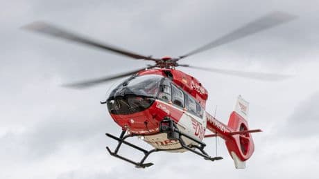 Unfälle: Arbeiter von herabfallenden Metallteilen schwer verletzt
