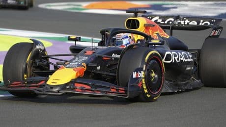 Verstappen y Hamilton, a remar tras los Libres 1 de Jeddah