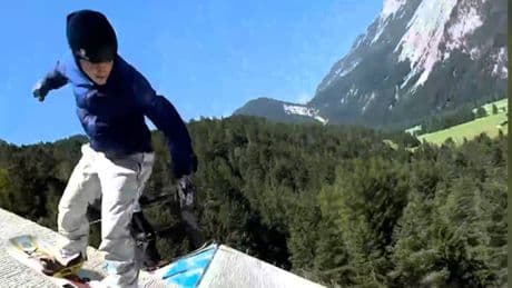 Lustige Idee - SO fährt man Snowboard ohne Schnee!