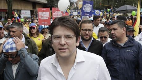 Conmoción en Colombia: disparan en la cabeza al precandidato presidencial opositor Miguel Uribe