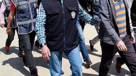 Kendilerini polis, savcı diye tanıtıp 7 milyon TL dolandırdılar