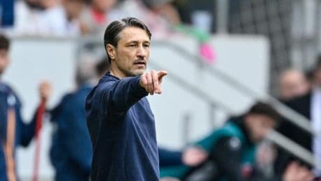 Kovac verteilte Zettel, jeder Spieler sollte zwei Kreise setzen