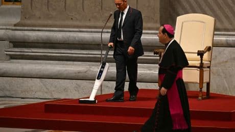 Baisse des salaires de 10%, déficit budgétaire chronique... Pourquoi le pape menait une politique d'austérité au Vatican