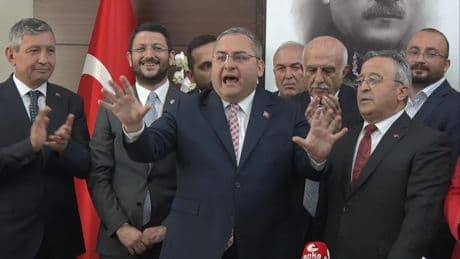 İşçiler grevde, belediye borç batağında