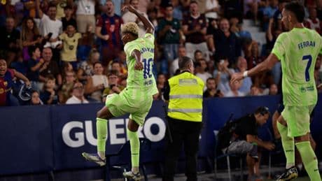 El Barça destroza el sueño del Levante con otra remontada para el recuerdo (2-3)