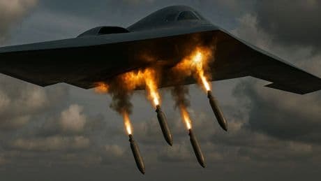 El secreto de EEUU para que sus cazas y bombarderos puedan volar durante horas es este veterano avión cisterna