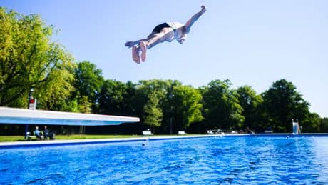 Großer Deutschland-Vergleich - So teuer ist der Eintritt ins Freibad bei Ihnen
