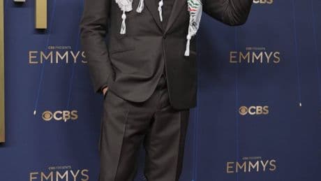 El pañuelo palestino de Javier Bardem y otros estilismos de la alfombra roja de los Premios Emmy