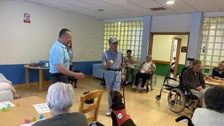 Un 'bingo perruno' para estimular a los más mayores