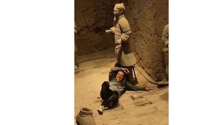 Moment idiot tourist smashes into Terracotta Army and destroys statues