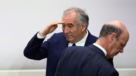 Bayrou le dice a Francia que es urgente trabajar más y gastar menos para enderezar el país