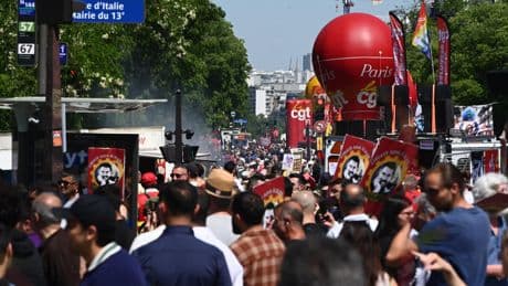 Défilés du 1er-Mai : 300 000 personnes selon la CGT, des incidents à Paris et à Nantes