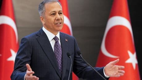 Kırmızı bültenle ve ulusal seviyede aranan 9 kişi Türkiye'ye getirildi