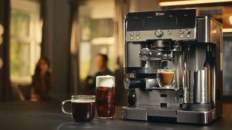 Ninja presenta en España su cafetera tres en uno: expreso, filtro e infusión en frío en casa