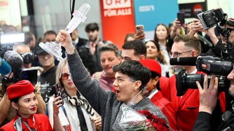 Der Gewinner des ESC - JJ wird am Flughafen von Fans empfangen
