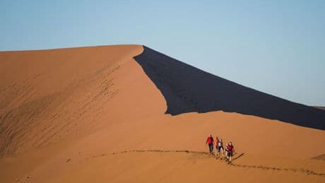 Festival d’Avignon : « Magec/the Desert » de Radouan Mriziga, la culture amazighe au cœur de l’imaginaire du désert nord-africain