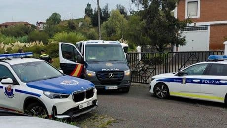 Desalojan a los okupas de una vivienda en Sondika