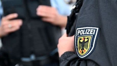 Hamburg: Hängematte im ICE aufgespannt – Mann bereitet Ärger und wird von Bundespolizei abgeführt