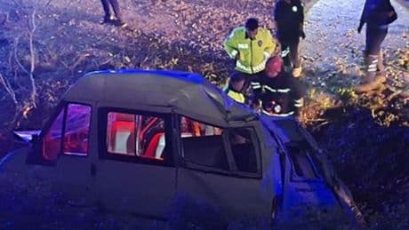 Minibüs şarampole devrildi: 1 ölü, 4 yaralı