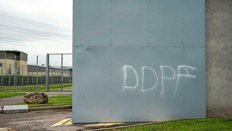 Attaques de prisons : la qualification terroriste abandonnée
