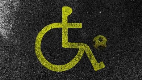 Barrierefreiheit im Stadion: Wie die Bundesliga Rollstuhlfahrer ausschließt