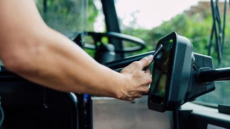 Kontaktlos im Bus zahlen – und die Karte ist nicht gedeckt?