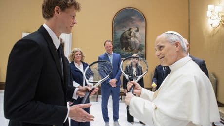 Pope meets Sinner: No. 1 player gives Pope Leo XIV a racket on Italian Open off day