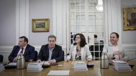 El PP avala el recorte a la AVL y los sindicatos y solo salva a la patronal del tijeretazo de Vox
