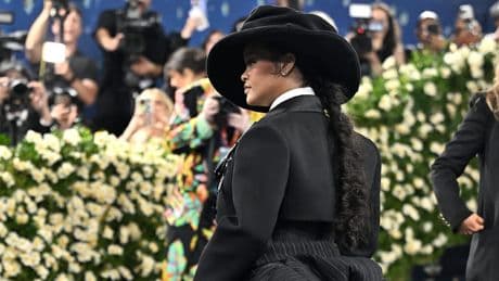 Superstar auf Met-Teppich - Rihanna überrascht mit Gala-Auftritt