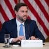 Amerikaans vicepresident Vance waarschuwt voetbalfans die naar het WK in de VS willen: “Geniet ervan, maar ga op tijd naar jullie land”