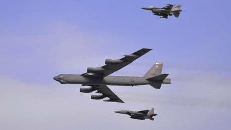 Corea del Nord, l'allarme nucleare: manovre aeree congiunte (con il bombardiere B-52) tra Usa, Giappone e Corea del Sud
