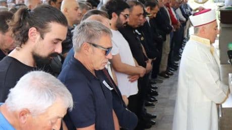 Ersun Yanal'ın babası son yolculuğuna uğurlandı