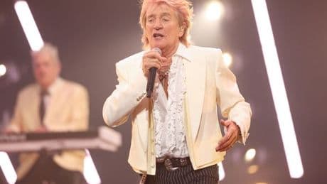 Glastonbury fans fear for Rod Stewart's health as they spot 'replacement'