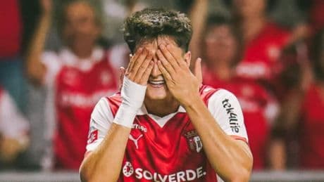 Pau Víctor ya marca con su nuevo equipo