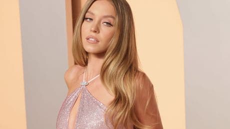 Sydney Sweeney vende pastillas de jabón con gotas de su propia bañera