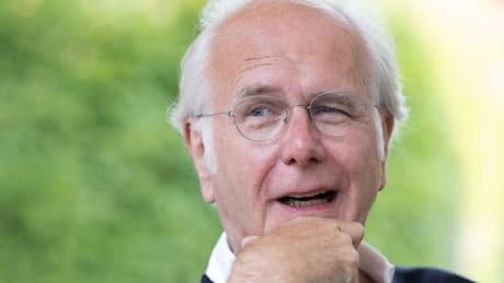 „Bei der AfD sitzen die Einstecktücher ein bisschen zu stramm“, sagt Harald Schmidt
