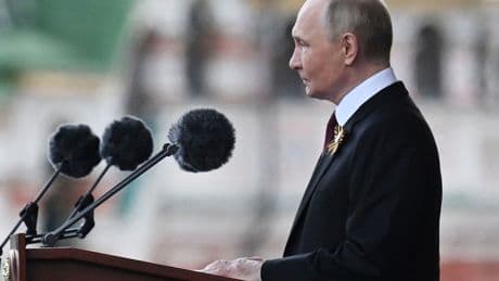 Krieg in der Ukraine: Putin rechtfertigt bei Militärparade den Krieg gegen die Ukraine