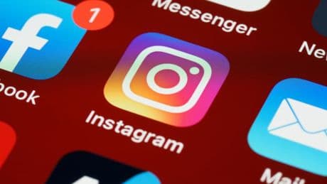 L'Europe inflige 500 millions d'euros d'amende à Apple et 200 millions d'euros à Facebook