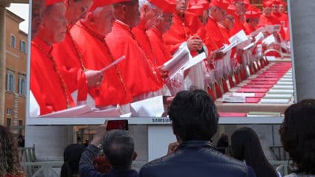 Live Updates: Cardinals Begin Conclave to Elect Pope