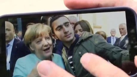 Merkel-Selfie von Syrer ging um die Welt – jetzt empfängt ihn die Ex-Kanzlerin