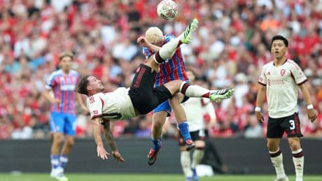 Vuelve la burbujeante Premier League, la liga del gasto récord en fichajes: 2.400 millones, cinco veces más que la Liga