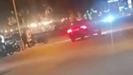 Drift yapıp, kendisini uyaranları bıçakla tehdit etti! Polisten kaçarken dere yatağına düştü